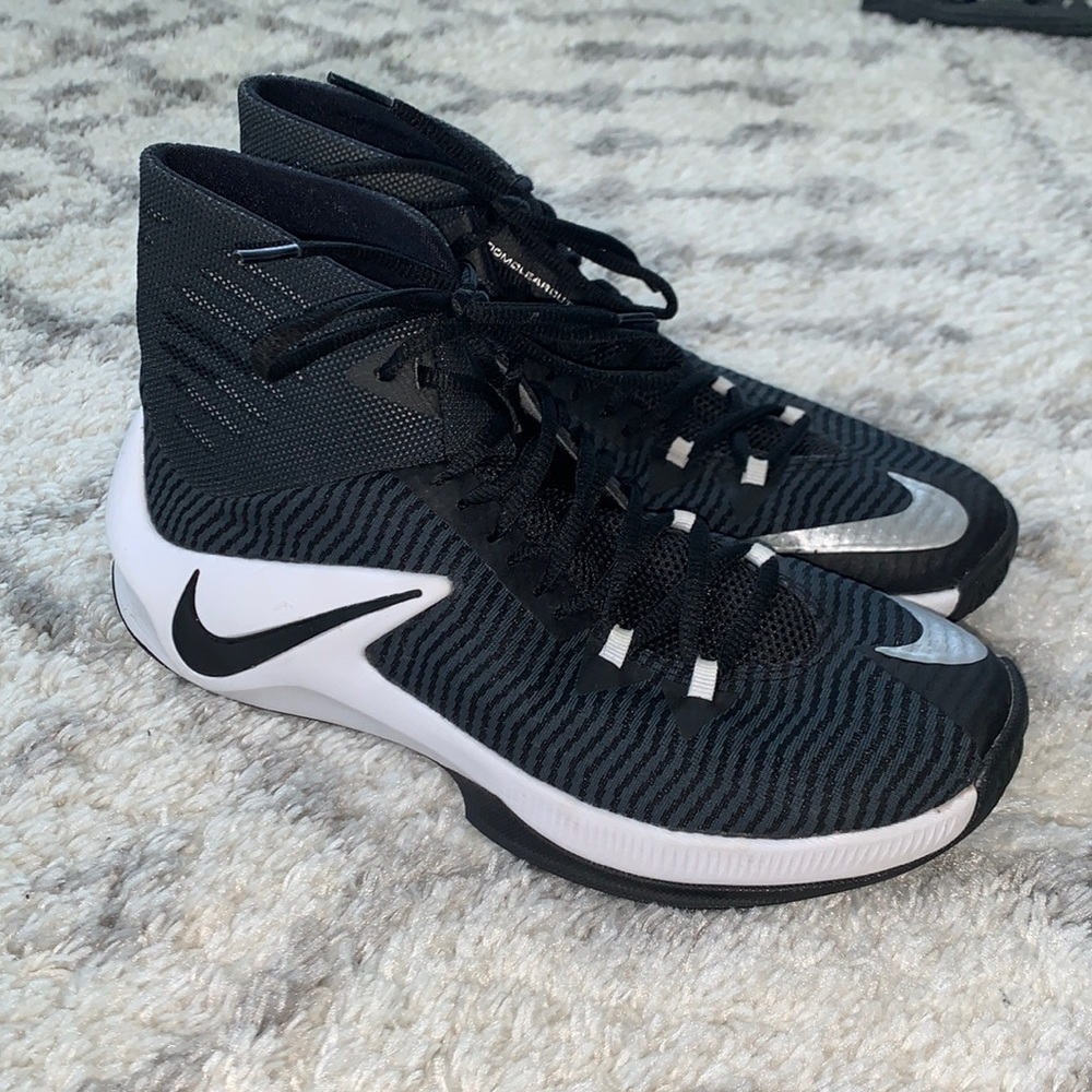 WOMENS NIKE BASKETBALL SHOES